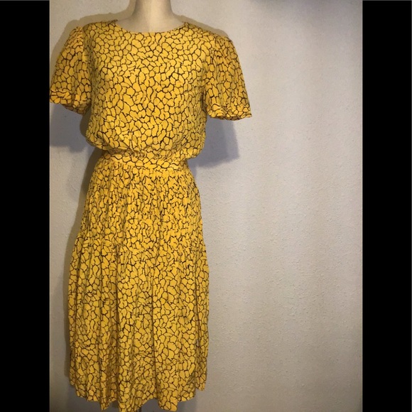 carolyn barton Dresses & Skirts - Carolyne Barton vintage yellow/black silk dress size 8